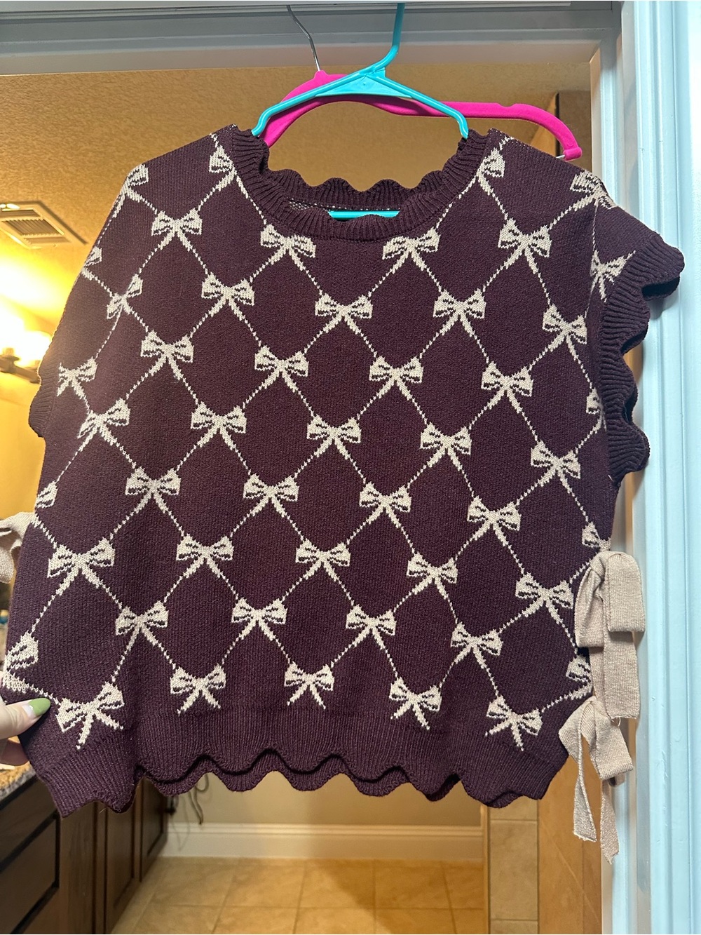 Blu Pepper Burgundy Bow-Pattern Scalloped Hem Sleeveless Sweater